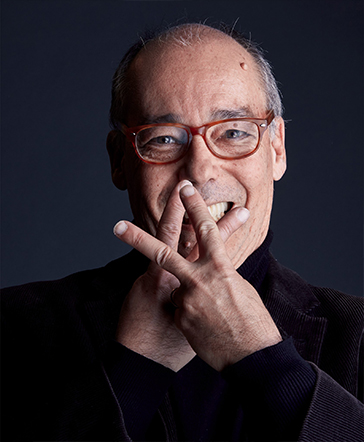 Foto do Clicio Barroso sorrindo.